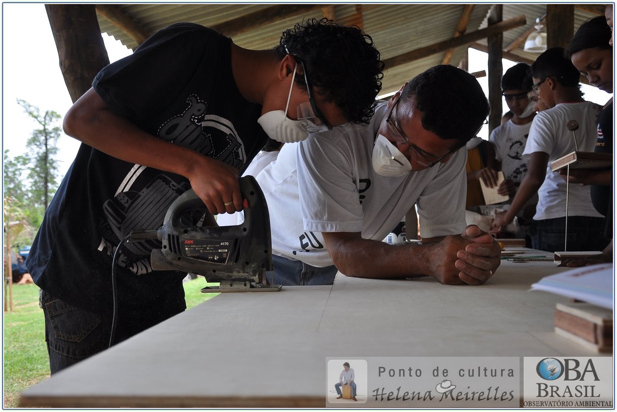 Ilustração lateral esquerda